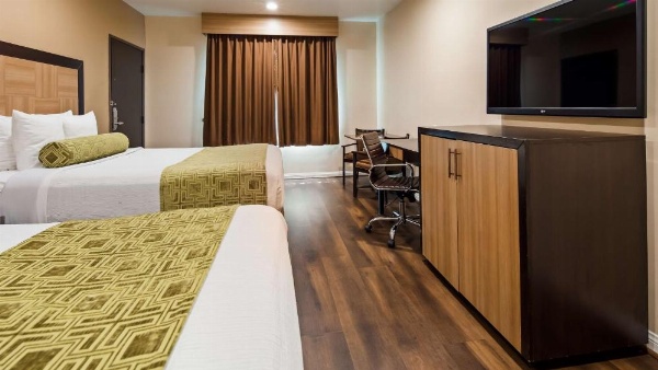 Best Western Plus Glendale image 17